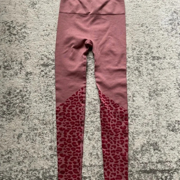 Fabletics seamless leggings high rise pink leopard animal print XS new - Picture 2 of 10